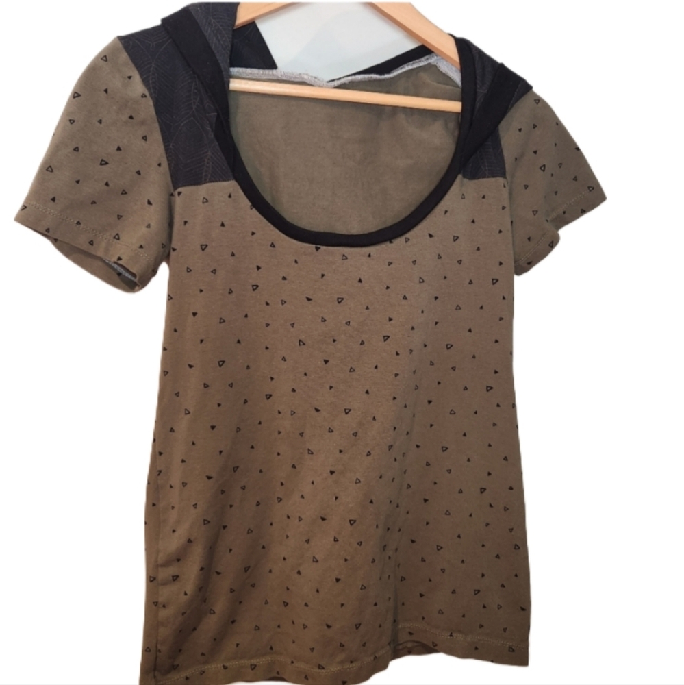 Homemade/well made medium stretch Hooded‎ Tan and Black Patterned Top